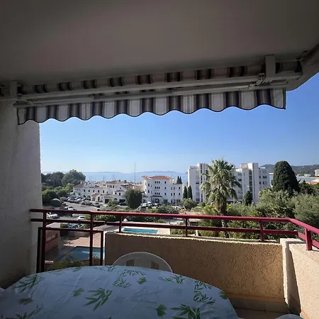 T3 Climatise Avec Vue Sur Et Acces Piscine - Fr-1-308-205 *