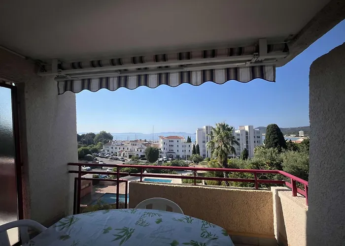 T3 Climatise Avec Vue Sur Et Acces Piscine - Fr-1-308-205 *